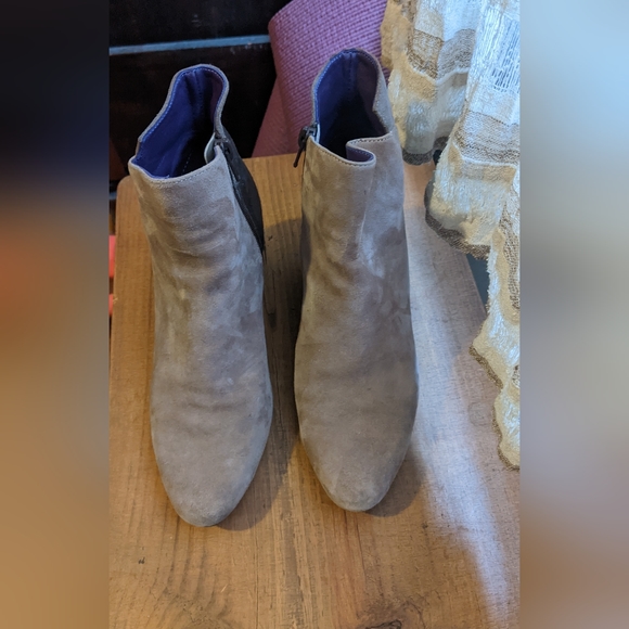 Purply grey suede ankle booties 6.5 - Picture 4 of 7